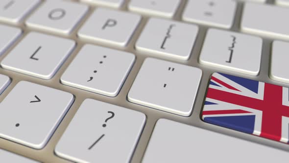 Key with Flag of Great Britain Switches To Key with Flag of the USA alt