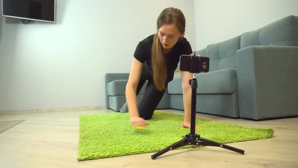 A beautiful athletic woman fitness blogger talks about her fitness workout. alt