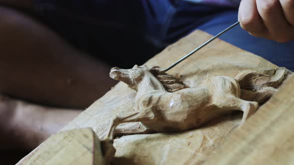 Handmade horse Balinese craftsman alt