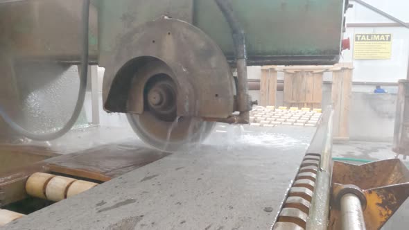 Cutting Stone with Water Jet Cutting Machine