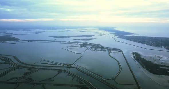 Amazing Venetian Lagoon with Barriers and Azure Water alt