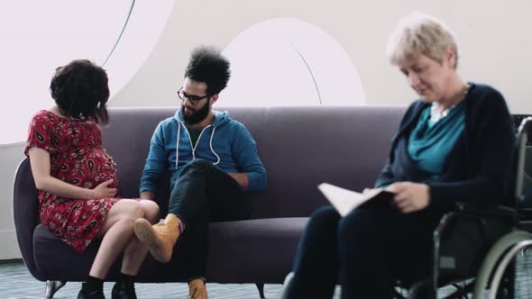 Doctor consulting pregnant patient in hospital waiting room