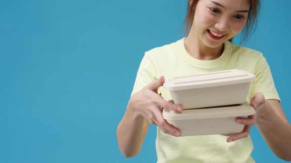 Young woman. hand hold brown clear empty blank craft paper box food for takeaway.