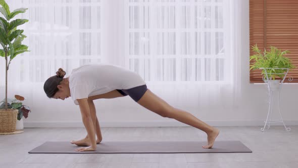 Asian woman working out in sportswear, exercising healthy lifestyle in fitness studio. alt