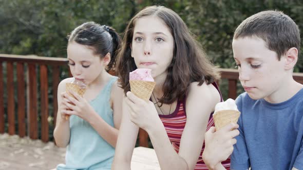 Kids eating Ice Cream together, enjoying and laughing alt