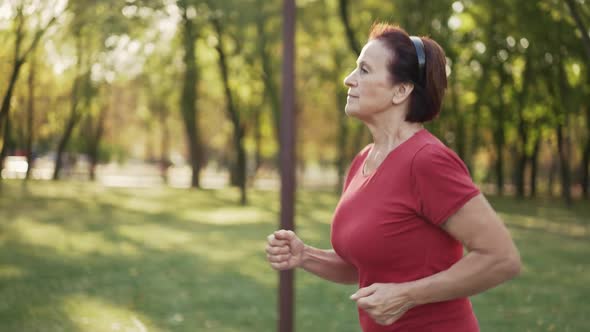 Elderly Woman Runs at the Park alt