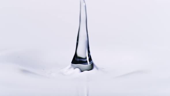 Water Drop in Super Slow Motion Shooted with High Speed Cinema Camera at 1000Fps alt