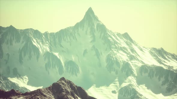 Panoramic Mountain View of Snow Capped Peaks and Glaciers alt