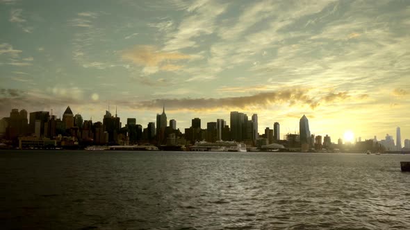 Skyscrapers at Sunset in Manhattan, New York, USA. 4K Version. alt