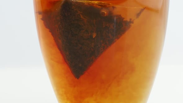 Make Black Tea in Tea Bags in a Transparent Cup