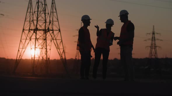 Installation and Provision of Electricity Professional Electrical Engineer Discussing Construction alt