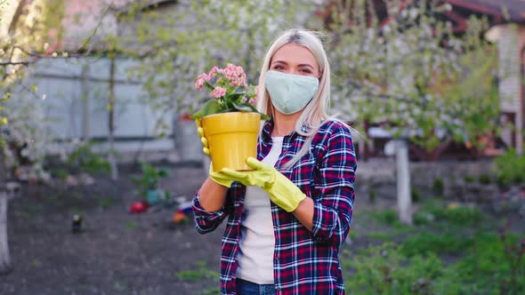 Very Charismatic Lady with a Protective Mask in alt