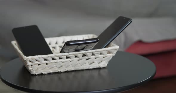 Homes Without Gadgets alt