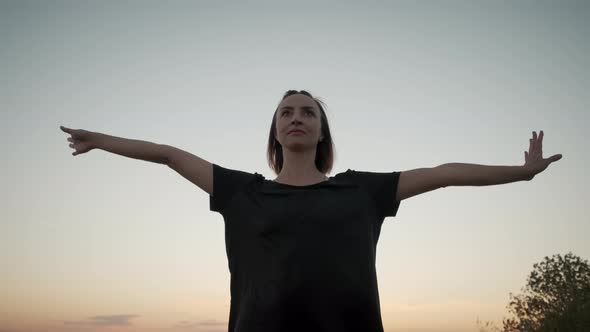 Siluet of Woman Stand on Yoga Mat and Practicing Yoga Stretching Exercise Outdoors in Sunset alt