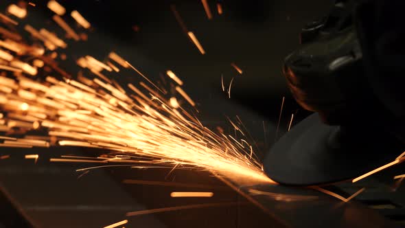 Master grind metal grinder sparks