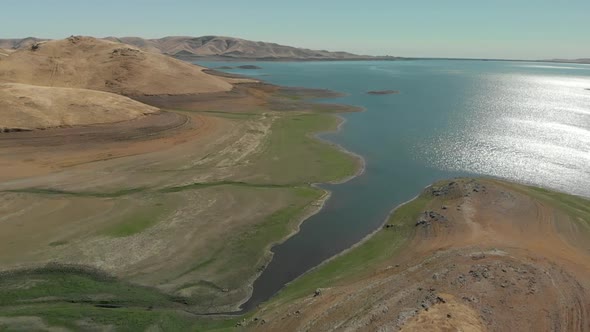 Aerial Descent to San Luis Reservoir’s Old Waterline alt