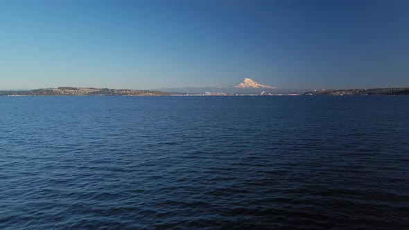 Right to left parallax of Commencement Bay Tacoma WA and Mt. Rainier, hyper lapse, time lapse alt