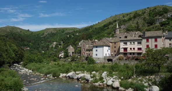 Pont de Montvert and the river Tarn, Mont Lozere, National park of Cevennes, France alt
