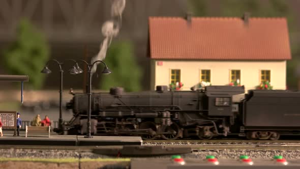 Moving Model of Steam Locomotive. alt