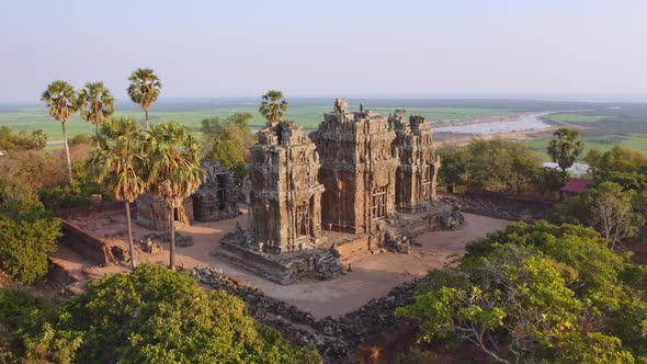 Prasat Phnom Krom Ruin alt