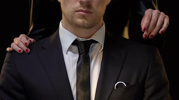 Woman Stealing House Keys From Businessman, Taking Property After Divorce alt