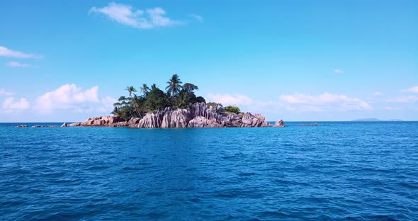 4K Aerial Footage of the St. Pierre Island surrounding Blue Water of the Indian Ocean, Seychelles alt