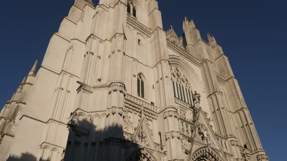 Against blue sky cathedral in the city center Saint-Nicolas de Nantes   4K 2160p 30fps UltraHD foota alt