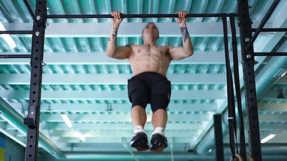 Front View Tattooed Concentrated Gymnast Doing Fast Pull Ups in ...