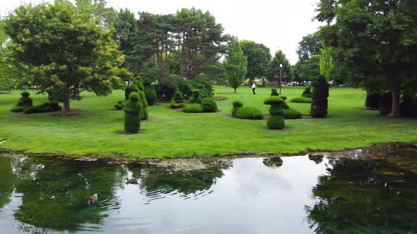 Topiary Park in Columbus, Ohio's, officially the Topiary Garden at Old Deaf School Park, depicts fig alt