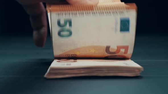 Man Counts Money alt