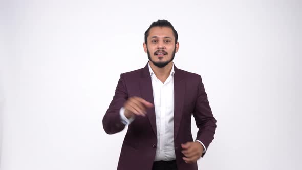 Indian businessman breifing employees for a meeting alt