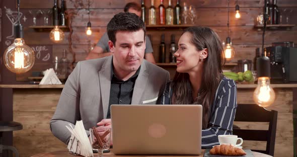 Young Beautiful Creative Woman Explaining an Idea To Her Male Colleague alt