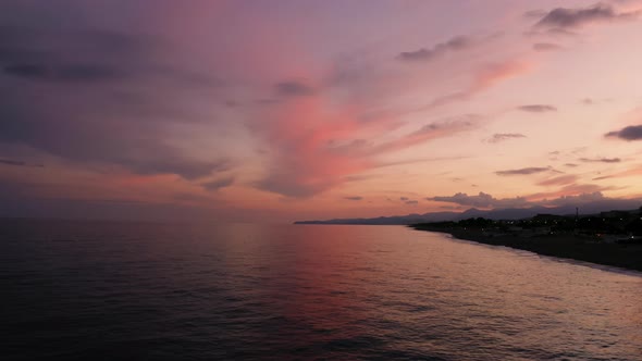 Fiery sunset over the ocean. alt
