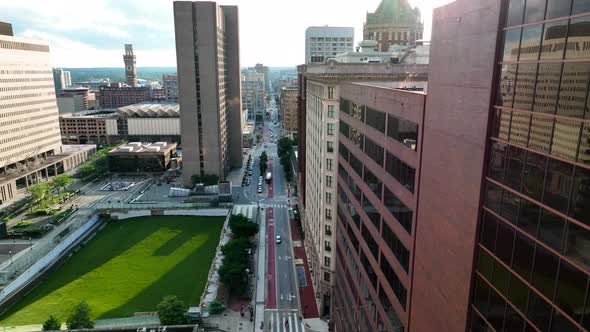 Rising aerial of skyscrapers in USA city. Downtown setting with warm sunlight in summer. alt