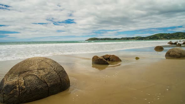 Moeraki Boulders in New Zealand alt
