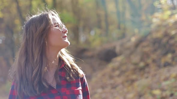 Young woman portrait in autumn Park alt