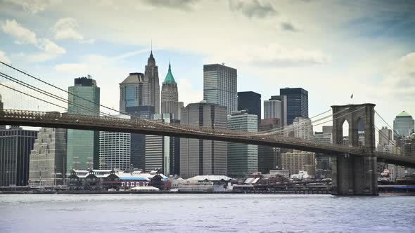 Brooklyn Bridge and lower Manhattan, New York City, New York, USA alt