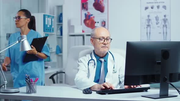 Senior Doctor in Moden Private Clinic alt