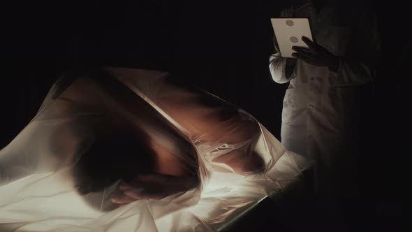 Grown Body in Artificial Womb alt