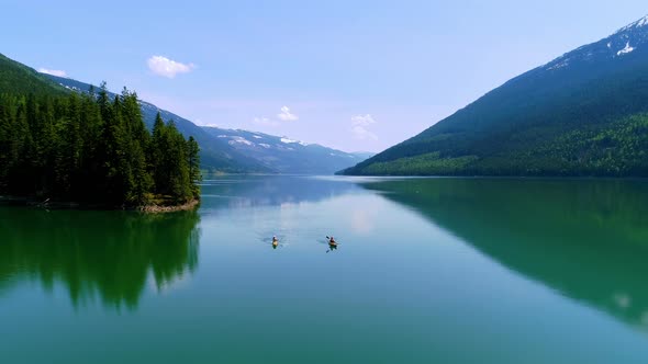 People kayaking in lake 4k alt