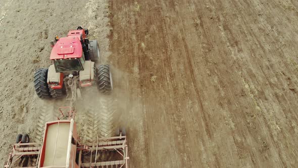 An Energy-saturated Tractor with a Trailed Tillage Unit Prepares the Soil for Sowing alt