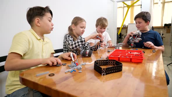 Creative Kids Using Building Kit alt