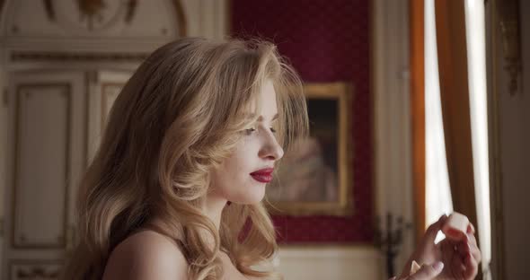 Seductive Girl Enjoys Expensive Perfume In An Elegant Palace alt