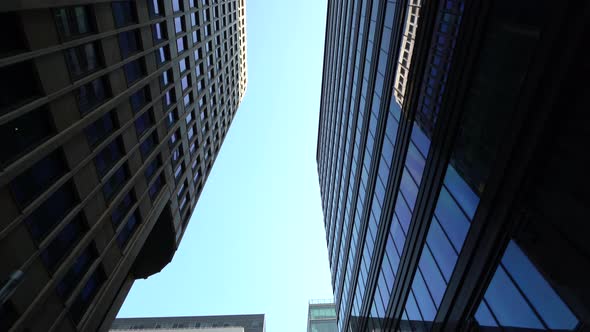 Mirror the Business Center is Removed From the Bottom Up in the Center of Moscow alt