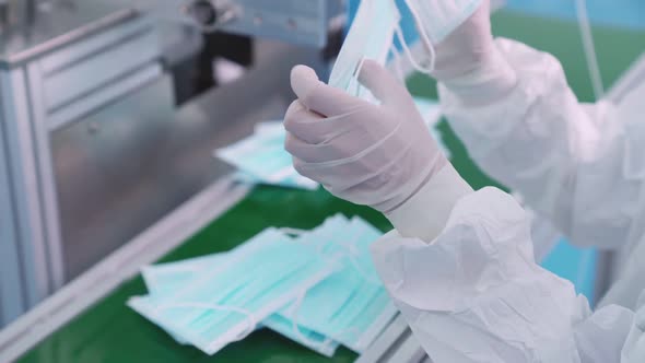 Face Mask Production Line in Modern Factory alt