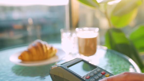 Contactless Payment with Smartphone alt