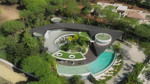 Luxury Whitewashed Villa and Terrace for Summer Holiday alt