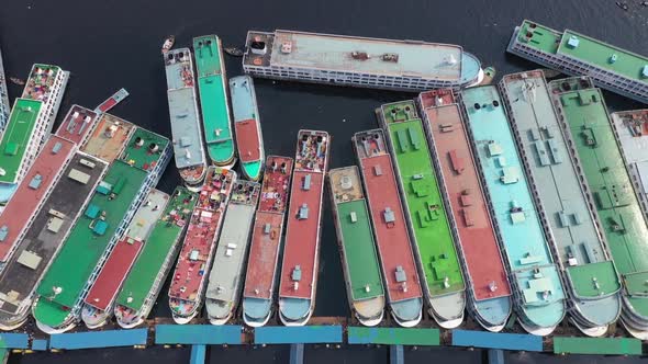 Aerial view of ships along Buriganga river in Dhaka, bangladesh. alt