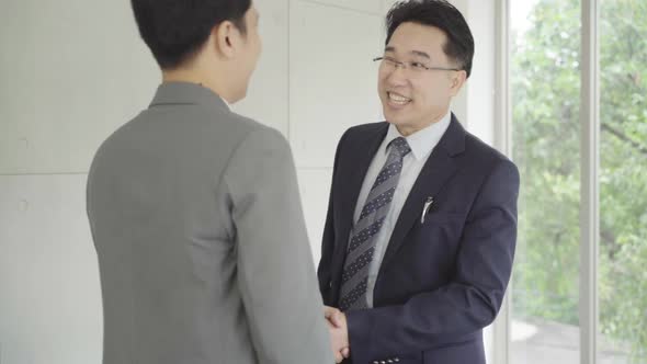 Handshake to seal a deal after a job recruitment meeting alt
