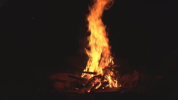 Nice Campfire in Darkness alt